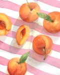 Weil die Tage gerade so kalt und oft grau sind, habe ich mir vorgenommen, ein Bild in meiner Lieblingsfarbkombination zu malen: Orange und Pink und ein bisschen Gelb.
Und mittendrin ein paar duftende Pfirsiche. Ein Bild, das nach Sommer aussieht. 🩷🍑💛 

#dorokaiserwatercolor #watercolor_daily #aquarell #akvarell #aquarellmalerei #schminckefan